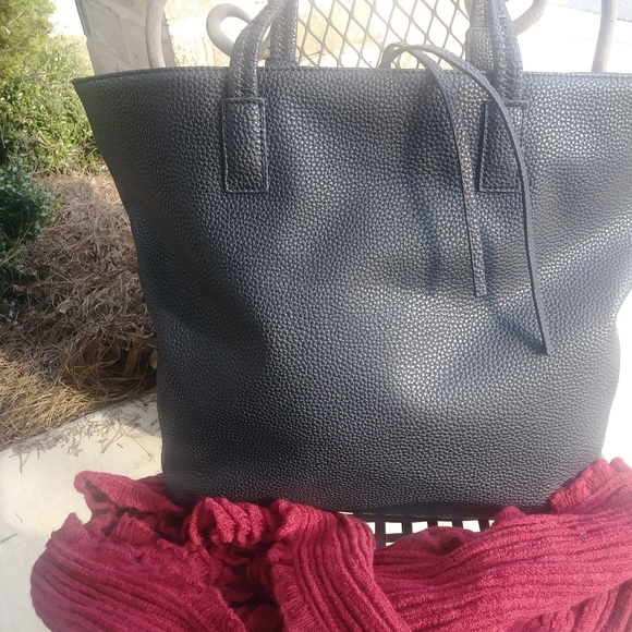 NEW APT. 9 Soft Tote Black - Picture 6 of 8